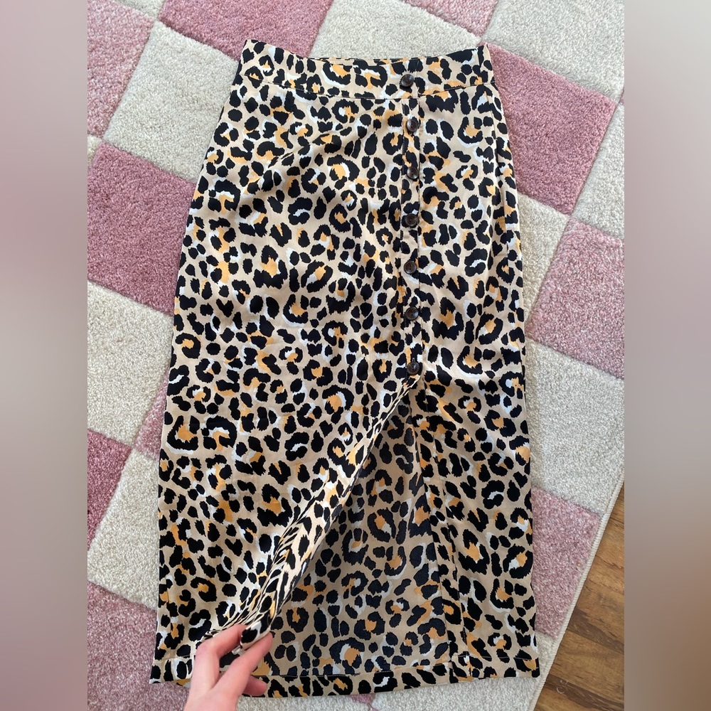 Xix Palms Leopard print button down skirt
